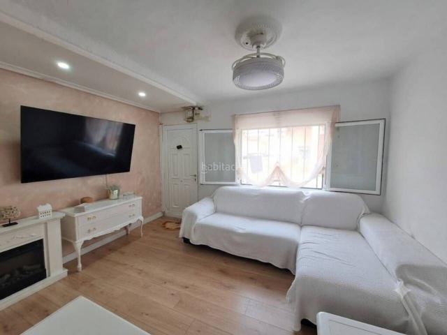 Casa en venta en Burgos, Barriada Inmaculada Zurbarán. PRECIOSA CASA REFORMADO DE 2 PLANTAS EN GAMONAL. Casas.