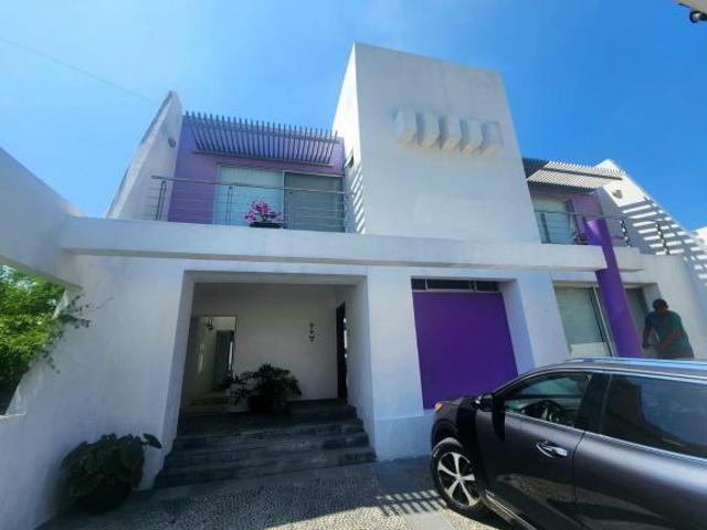 Casa en venta en Burgos Bugambilias, Temixco, Morelos, tres niveles, con doble filtro de seguridad