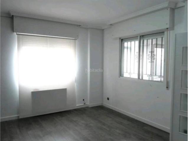 Casa en venta en Burgos, San Julián Barriada de Cortes. Casa unifamiliar en venta en El CruceroCortes. Casas.