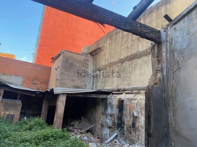 Casa en venta en Burjassot, Zona Concordia. Casa en venta en la Zona Plaça de la Concòrdia, Burjassot. Para construir. Casas.