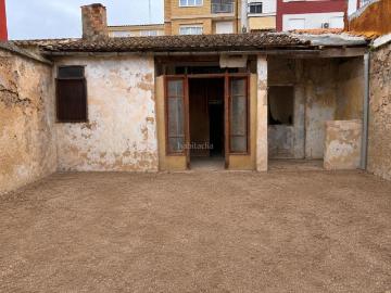 Casa en venta en Burjassot, Zona Concordia. Se vende espectacular casa en el centro de Burjassot sobre parcela de mas de 200m2. Casas.