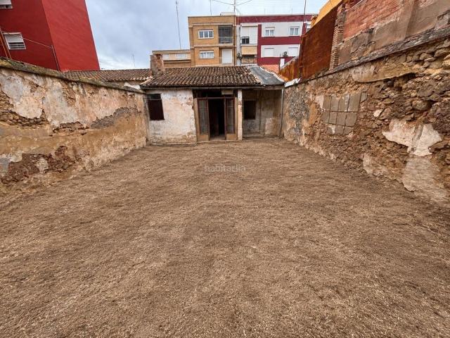 Casa en venta en Burjassot, Zona Concordia. Se vende espectacular casa en el centro de Burjassot sobre parcela de mas de 200m2. Casas.