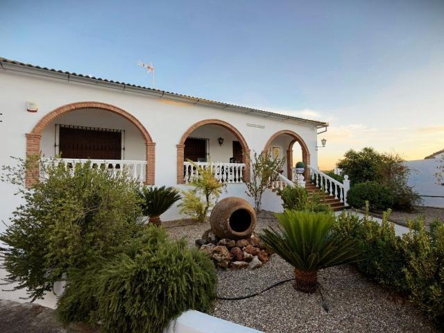 Casa en venta en Badolatosa. Casas.