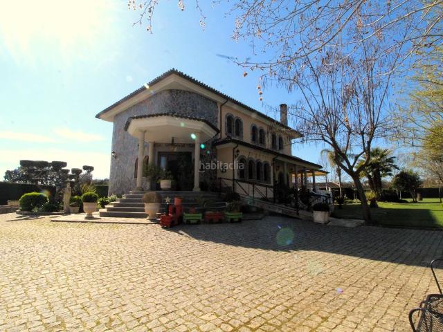 Casa en venta en Badajoz, Carretera de Sevilla Los Montitos. FINCA EXCLUSIVA EN TRES ARROYOS 2 VIVIENDAS PISCINA NAVE. Casas.