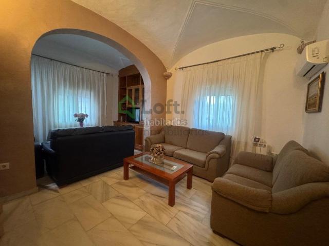 Casa en venta en Badajoz, Casco Antiguo. CASA CON COCHERA Y TERRAZA EN SAN ROQUE. Casas.