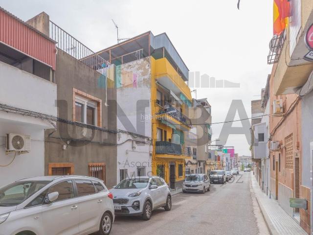 Casa en venta en Badajoz, Ciudad Jardín. Casa de dos plantas con patios y azotea en Antonio Domínguez. Casas.