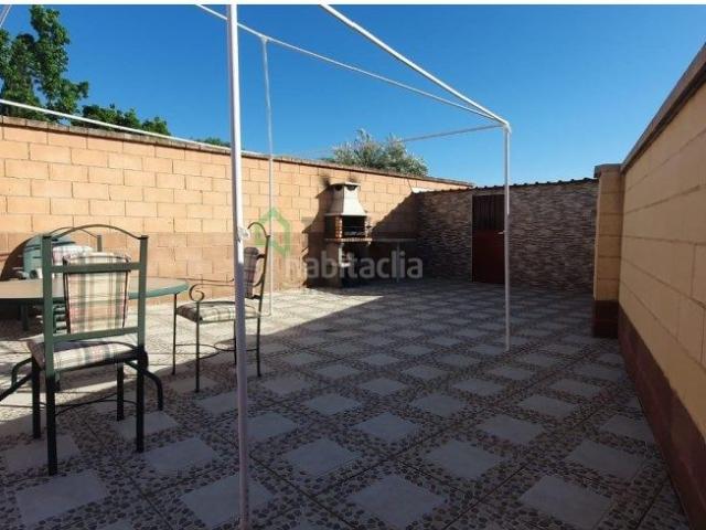 Casa en venta en Badajoz, Maria Auxiliadora Barriada de Llera. CASA CON GARAJE Y JARDÍN EN LA BARRIADA DE LLERA. Casas.