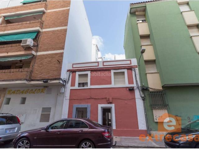Casa en venta en Badajoz, San Roque Ronda Norte. Edificio o casa en venta con 3 viviendas. Casas.