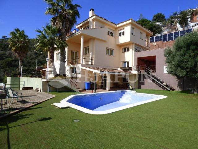 Casa en venta en Badalona, Mas Ram. Vistas panorámicas al mar y Barcelona. Casas.