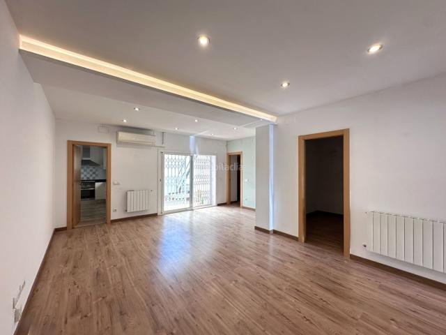 Casa en venta en Badalona, Bonavista. EN UNA SOLA PLANTA TOTALMENTE EXTERIOR. Casas.