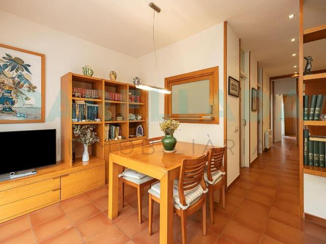 Casa en venta en Badalona, Casagemes. Casa de 2 plantas en calle Prim. Casas.