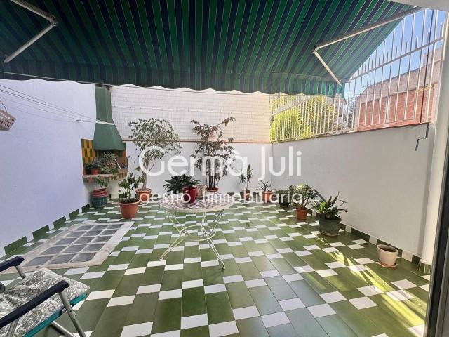 Casa en venta en Badalona, Centre. EXCLUSIVA CASA DE TRES PLANTAS A 5 MINUTOS DE LA PLAYA EN BADALONA. Casas.
