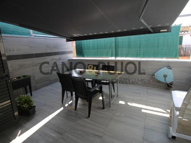 Casa en venta en Badalona, Centre. FInca exclusiva cercana al mar. Casas.