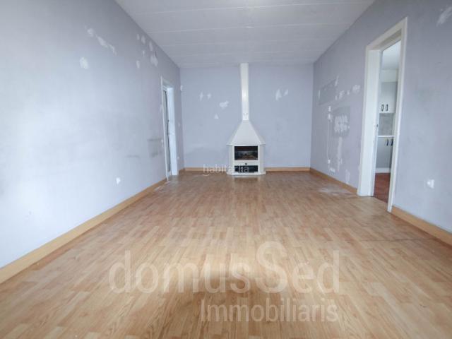 Casa en venta en Badalona, Gorg. CASA DE PUEBLO CON LOCAL EN VENTA. Casas.