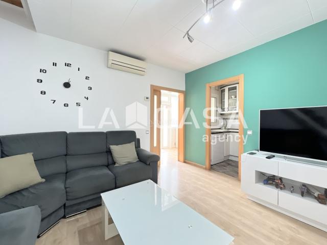 Casa en venta en Badalona, Gorg. Finca independiente con local, terraza y múltiples posibilidades en Badalona. Casas.