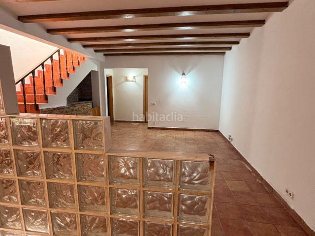 Casa en venta en Badalona, Llefià. CASA DE DOS PLANTAS CON 3 HABITACIONES DOBLES EN LLEFIÀ. Casas.