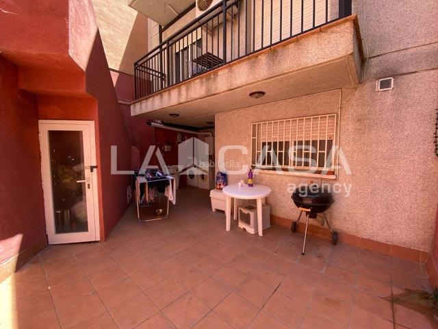 Casa en venta en Badalona, Puigfred. CASA CON TERRAZAS Y CUATRO HABITACIONES. Casas.