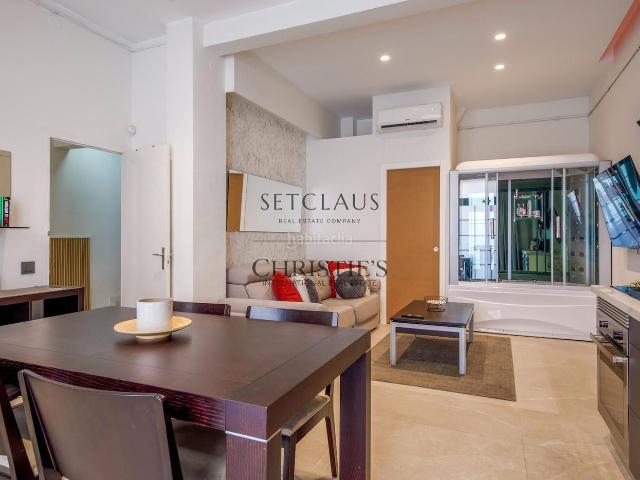 Casa en venta en Badalona, Port. Casa con terraza y licencia turística. Casas.