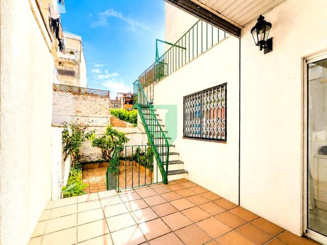 Casa en venta en Badalona, Progrés Pep Ventura. Casa en el centro de Badalona con 5 habitaciones. Casas.