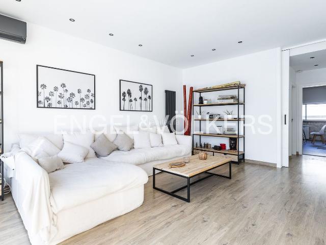 Casa adosada en venta en Badalona, Progrés Pep Ventura. Chalet adosado con piscina de tres plantas a pocos metros de la playa en Badalona. Casas adosadas.