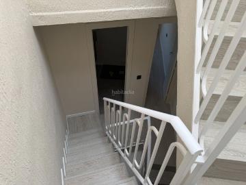Casa en venta en Badalona, Sistrells. Casa totalmente reformada con dos terrazas junto a Av. Catalunya de Lloreda. Casas.