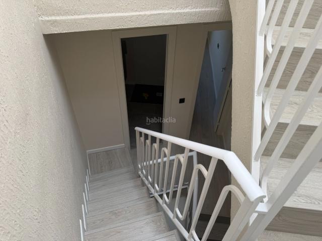 Casa en venta en Badalona, Sistrells. Casa totalmente reformada con dos terrazas junto a Av. Catalunya de Lloreda. Casas.