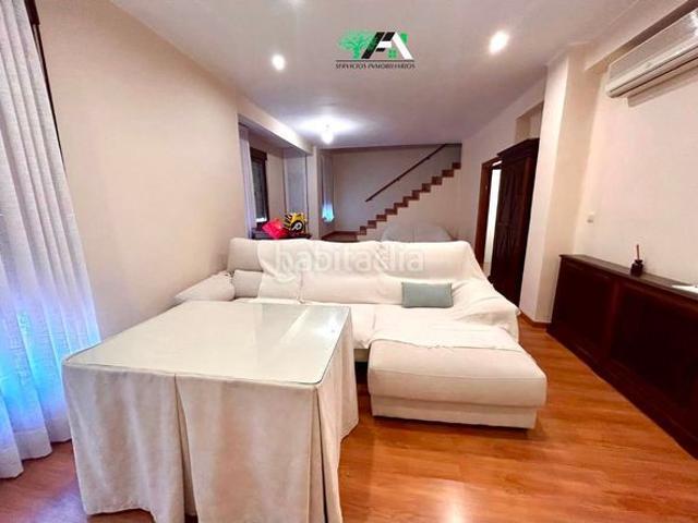 Casa en venta en Baeza. Casa Chalet adosado en venta en Calle Cipriano Alhambra, Baeza. Casas.