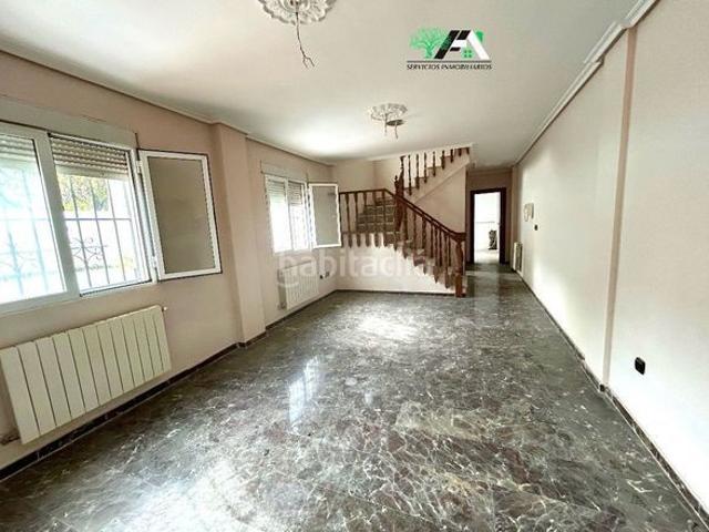 Casa en venta en Baeza. Casa Chalet adosado en venta en Calle Alcón, Baeza. Casas.