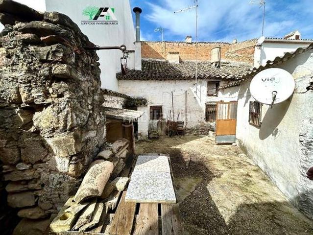 Casa en venta en Baeza. Casa Chalet adosado en venta en Calle Maestro Palomino, Baeza. Casas.