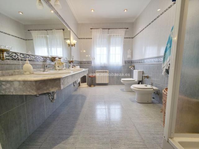 Casa en venta en Baeza. Casa en venta en C Trinidad, 4 dormitorios. Casas.