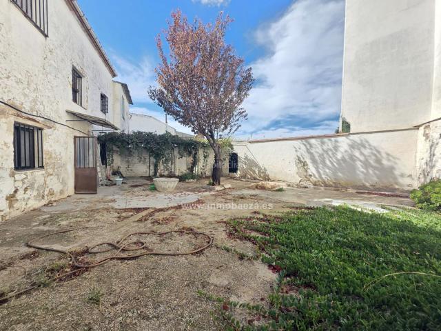 Casa en venta en Baeza. Casa en venta en Puerta Ubeda, 4 dormitorios. Casas.
