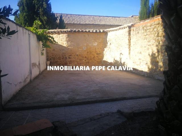 Casa en venta en Baeza. Fantástica casa en la zona catedral ref. 1067 por 162. 000, compuesta de salón, cocina, baño, 3 dormitorios, trastero, patio mu. Casas.