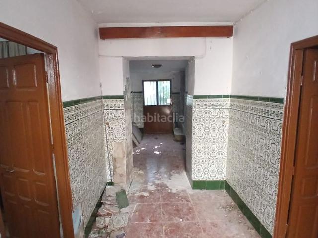 Casa en venta en Baeza. Gran oportunidad: casa para reformar con infinitas posibilidades y excelente potencial. Casas.