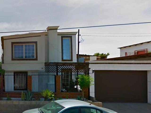 Casa en Venta en BAJA CALIFORNIA SUR LA PAZ| 4 Recámaras | Jardín | 2 Estacionamientos
