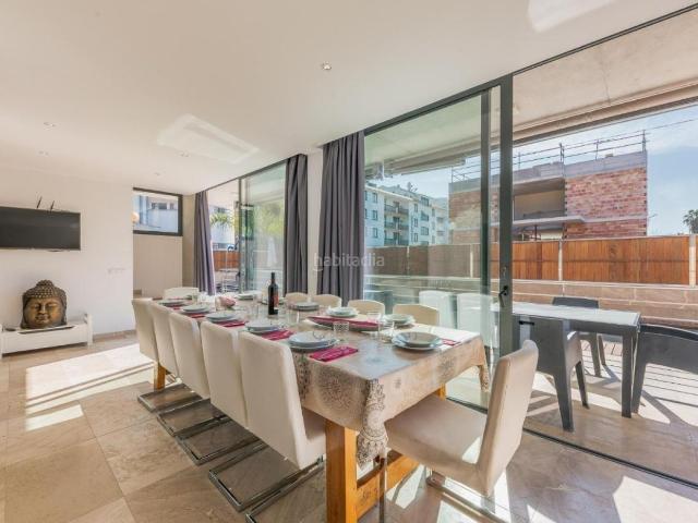 Casa en venta en Baleares Muro. Descripción de la propiedad.Bienvenido a su propio refugio personal para toda la familia! Esta moderna villa, equipada con doble a. Casas.