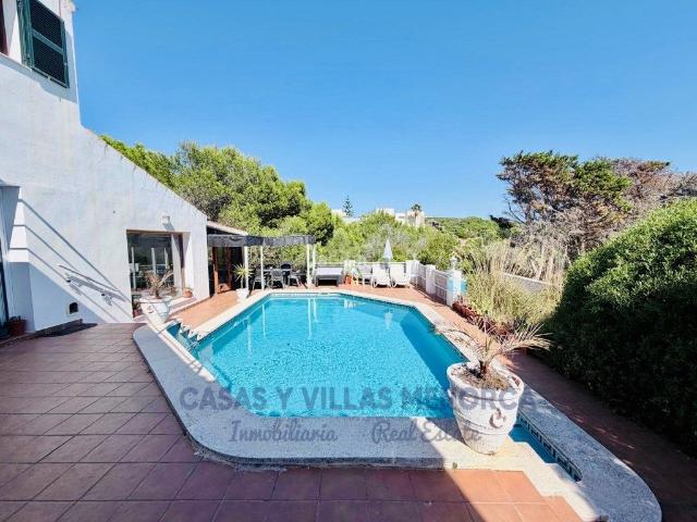 Casa en venta en Baleares Maó Mahón, Cala Llonga Sa Mesquida. Exclusiva vivienda con piscina en Cala Llonga, donde la tranquilidad y el Mediterráneo se encuentran. Casas Maó.
