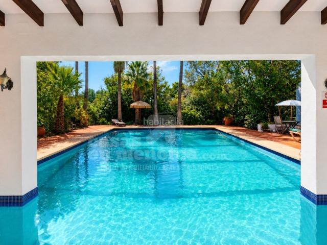 Casa en venta en Baleares Maó Mahón, Sant Climent Es Canutells. Chalet de lujo con piscina, bosque privado y más de 4.000 m de parcela en Binixica. Casas Maó.