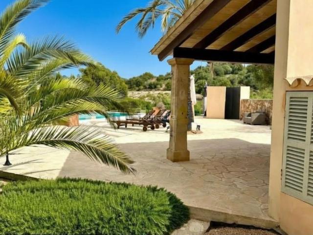 Casa en venta en Baleares Manacor, Manacor Centre. Finca exclusiva con licencia ETV y vistas panorámicas en Son MaciàBienvenido a Finca Ferrer, una propiedad única situada sobre Son. Casas.