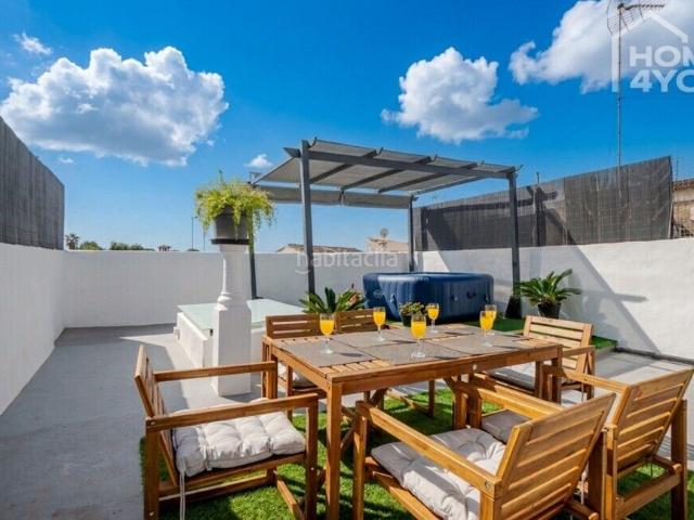 Casa en venta en Baleares Maria de la Salut. Atractivo adosado con licencia ETV para 6 personas, 188m, 5 dormitorios, 2 baños, patio, jacuzzi, terraza. Casas Maria de la.