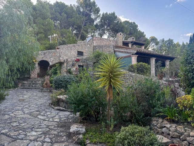 Casa en venta en Baleares Alcúdia, Port d´Alcúdia Platja dÁlcúdia. Bienvenido a su oasis personal en Mallorca! Esta impresionante finca es el lugar perfecto para familias y parejas que buscan relaj.