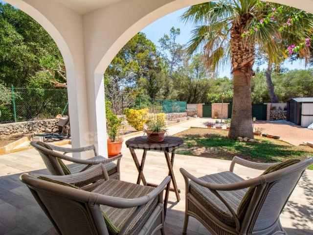 Casa en venta en Baleares Alaior, Cala en Porter. Chalet con gran jardín y piscina en Son Vitamina. Casas.