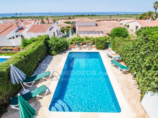 Casa en venta en Baleares Alaior, Son Bou Sant Jaume. Chalet pareado con piscina y vistas al mar en Son Bou. Casas.
