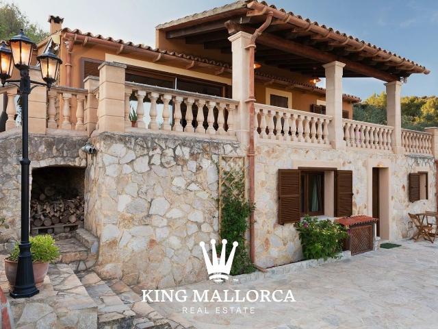 Casa en venta en Baleares Alaró. Passive House con vistas a la Tramuntana, a pocos minutos del centro de Alaró. Casas.