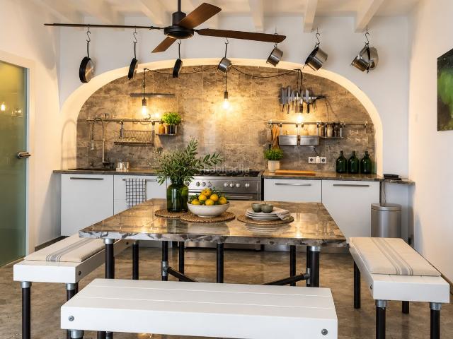 Casa en venta en Baleares Andratx, Andratx. Exclusiva casa histórica com licença turística permanente no centro de Andratx. Casas.