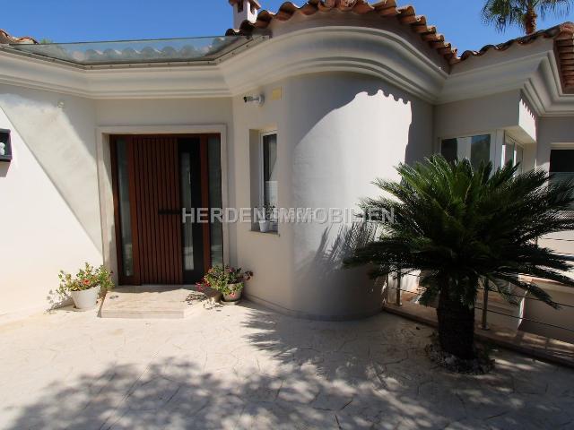 Casa en venta en Baleares Calvià, Santa Ponça. VILLA EXCLUSIVA CON VISTAS AL MAR EN SANTA PONSA, MALLORCA. Casas.