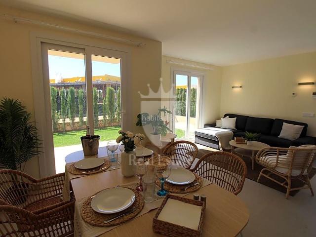 Casa en venta en Baleares Campos, Sa Ràpita Ses Covetes. La Urbanización El Paraíso, en una preciosa zona residencial en el sureste de la isla, muy cerca del mar junto, a la playa de Es T. Casas.