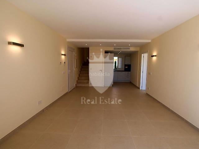 Casa en venta en Baleares Campos, Sa Ràpita Ses Covetes. La Urbanización El Paraíso, en una preciosa zona residencial en el sureste de la isla, muy cerca del mar junto, a la playa de Es T. Casas.