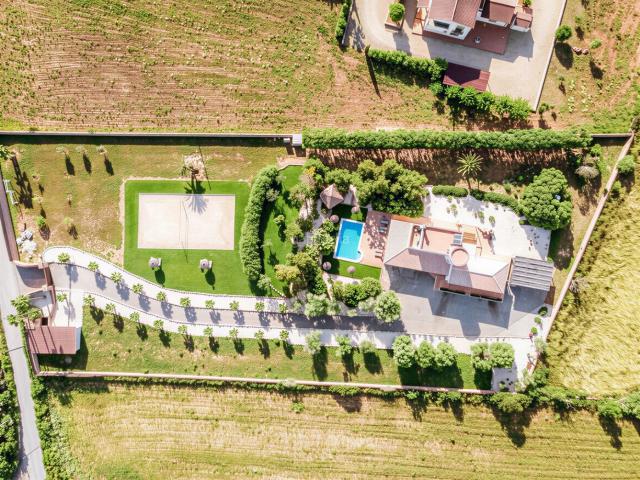 Casa en venta en Baleares Campos, Sa Ràpita Ses Covetes. Casa mediterránea de ensueño cerca de Es Trenc Finca exclusiva con licencia ETV. Casas.