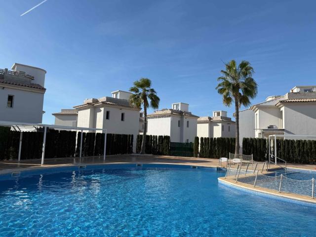 Casa en venta en Baleares Campos, Sa Ràpita Ses Covetes. Nueva casa unifamiliar con piscina comunitaria en una zona tranquila en Sa Ràpita. Casas.