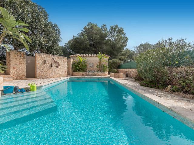 Casa en venta en Baleares Campos, Sa Ràpita Ses Covetes. Sa Rapita Chalet mediterráneo del más alto nivel cerca de la playa de Es Trenc Obj. 8923. Casas.